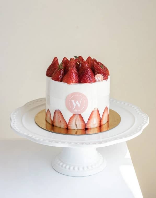 6 inch strawberry custard cake